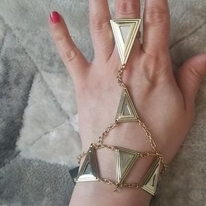 Triangle hand jewellery. New.